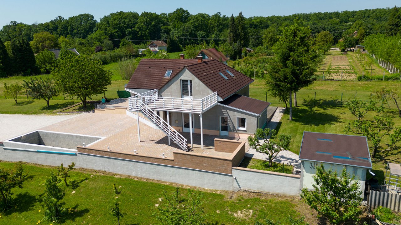 (BAA) Großes Einfamilienhaus mit großem Grundstück und toller Aussicht (33372)