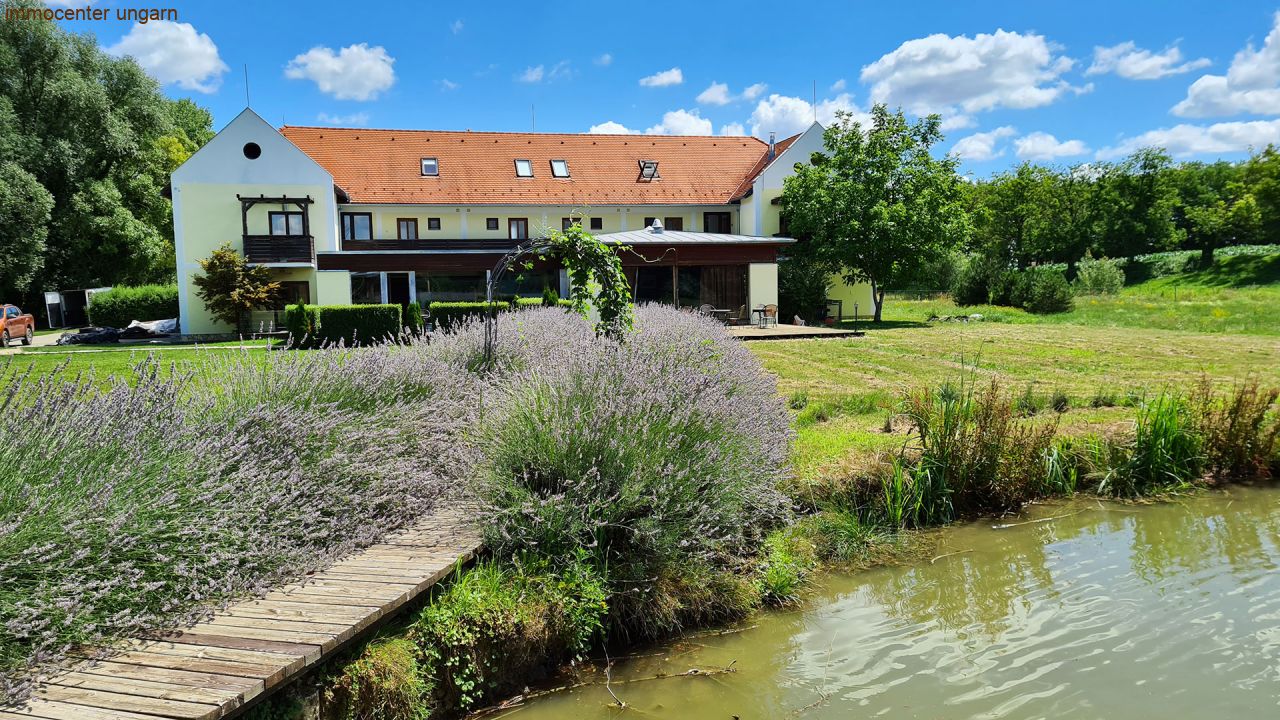 Seminarhotel mit eigenem See in Ungarn (ABA)