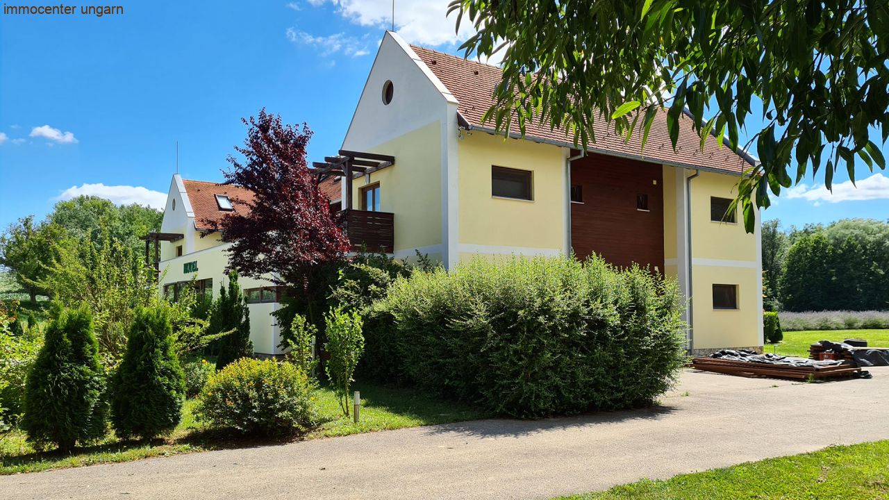 Seminarhotel mit eigenem See in Ungarn (ABA)