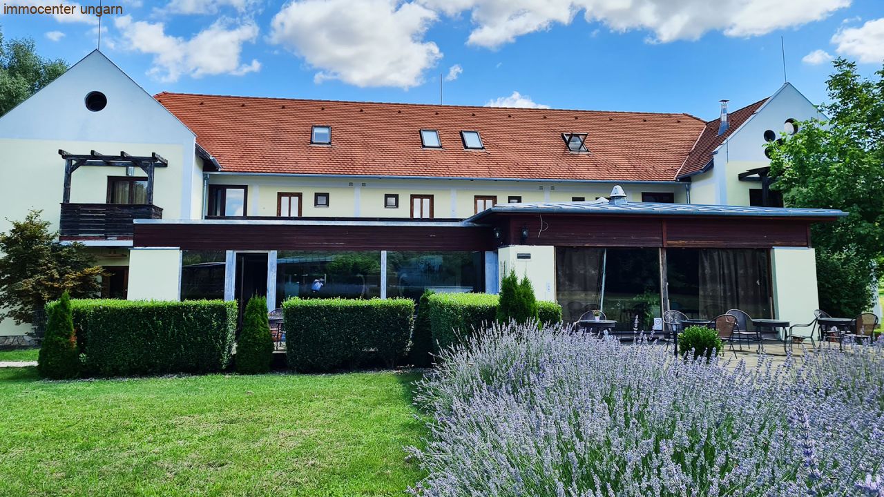 Seminarhotel mit eigenem See in Ungarn (ABA) (4017/3)
