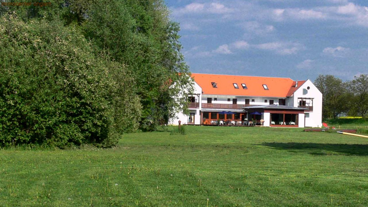 Seminarhotel mit eigenem See in Ungarn (ABA)