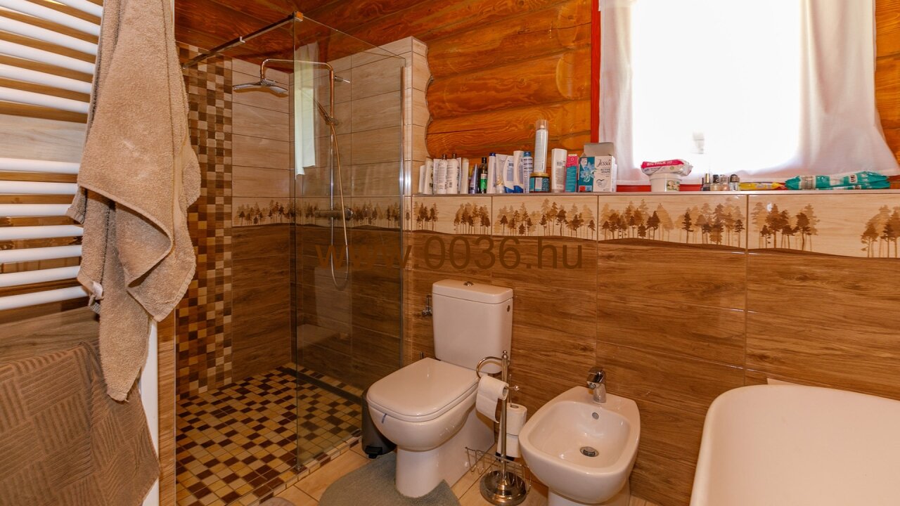 (AAAB) Original siebenbürgisches Blockhaus als echte Kuriosität (33563) — Immocenter-Hungría-Casa-Compra-33563-Baños-2