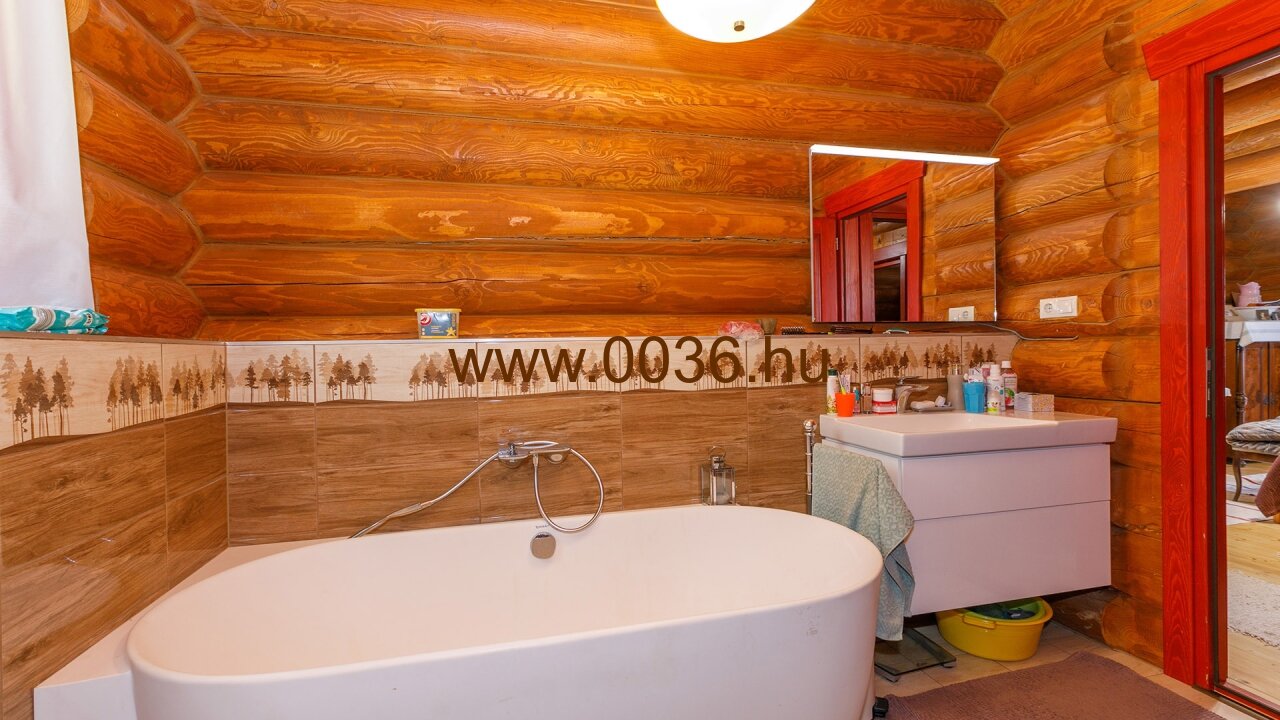 (AAAB) Original siebenbürgisches Blockhaus als echte Kuriosität (33563) — Immocenter-Hungría-Casa-Compra-33563-Baños-3