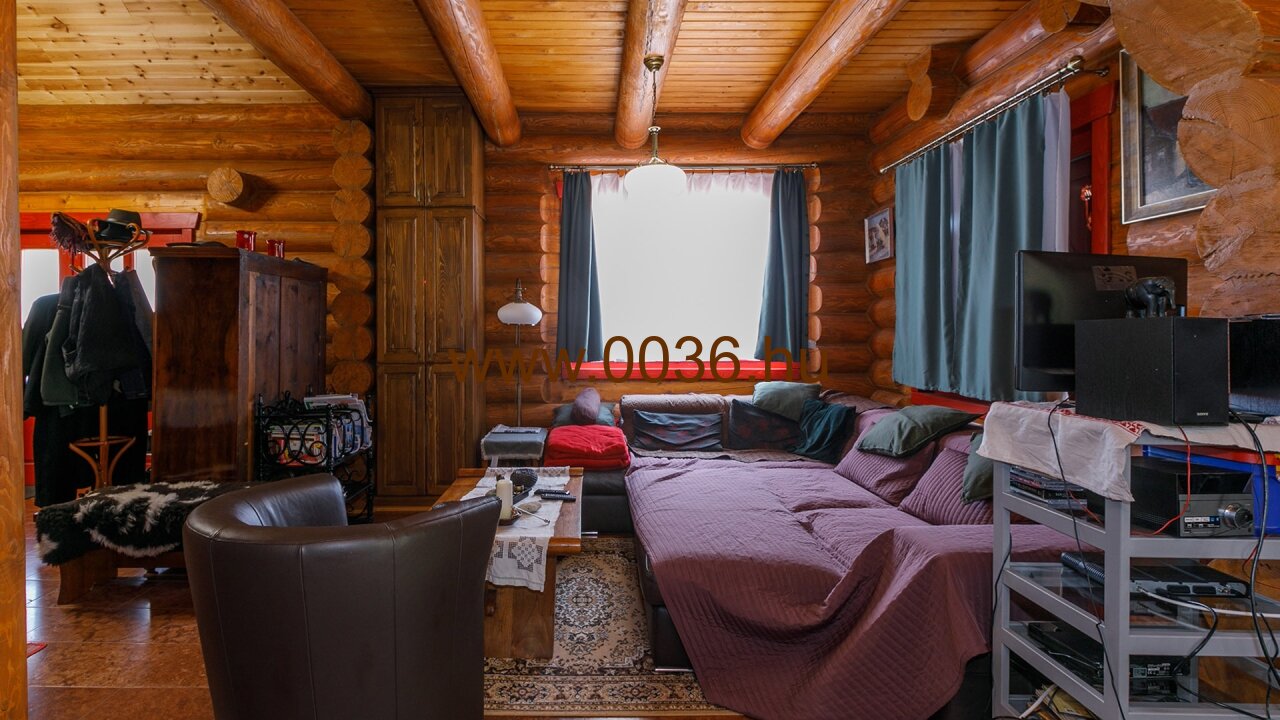 (AAAB) Original siebenbürgisches Blockhaus als echte Kuriosität (33563) — Immocenter-Hungría-Casa-Compra-33563-Salón-2