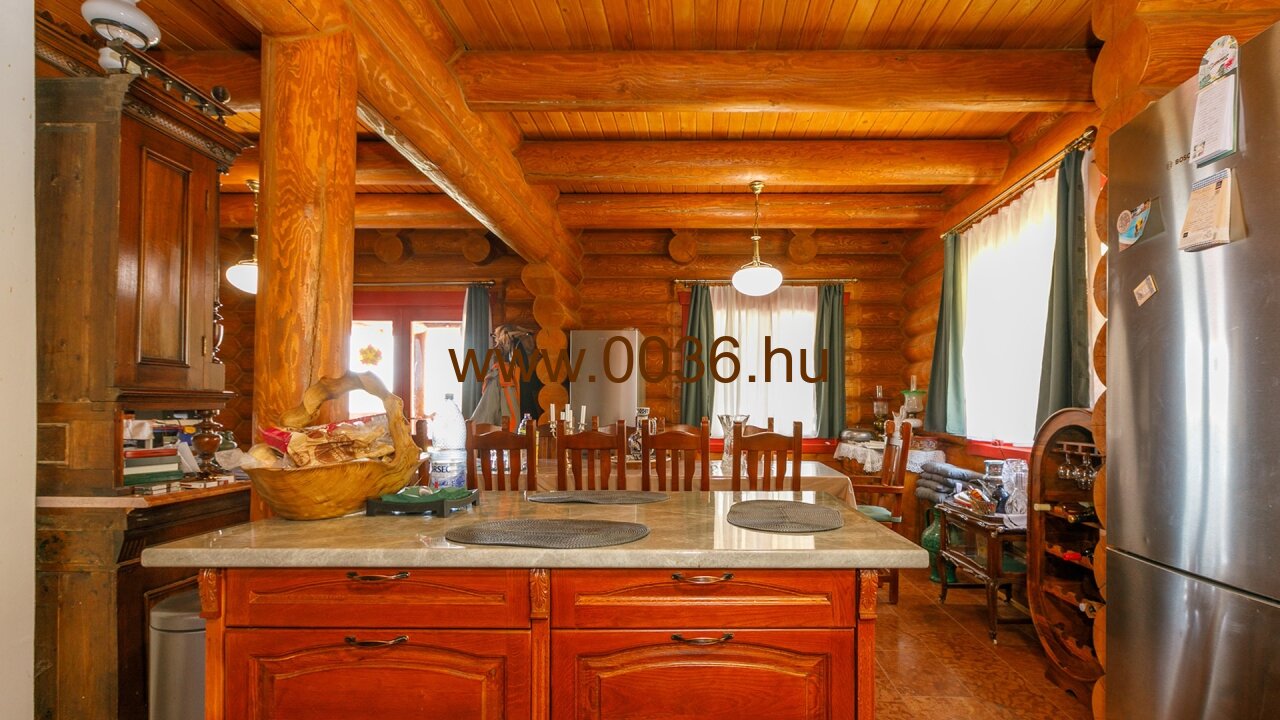 (AAAB) Original siebenbürgisches Blockhaus als echte Kuriosität (33563) — Immocenter-Hungría-Casa-Compra-33563-Cocina2