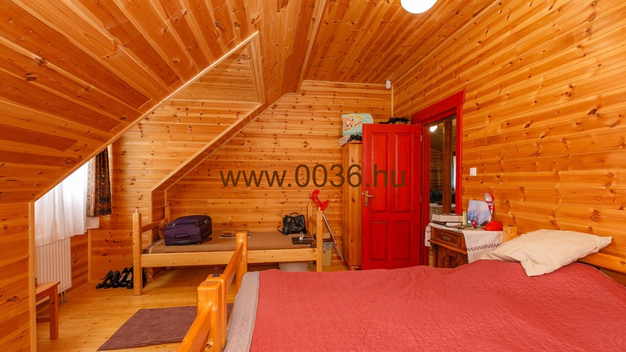 (AAAB) Original siebenbürgisches Blockhaus als echte Kuriosität (33563) — Immocenter-Hungría-Casa-Compra-3356-3 Dormitorios-3-Planta Alta