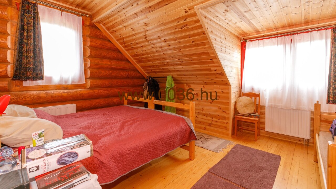 (AAAB) Original siebenbürgisches Blockhaus als echte Kuriosität (33563) — Immocenter-Hungría-Casa-Compra-3356-3 Dormitorios-2-Planta Alta