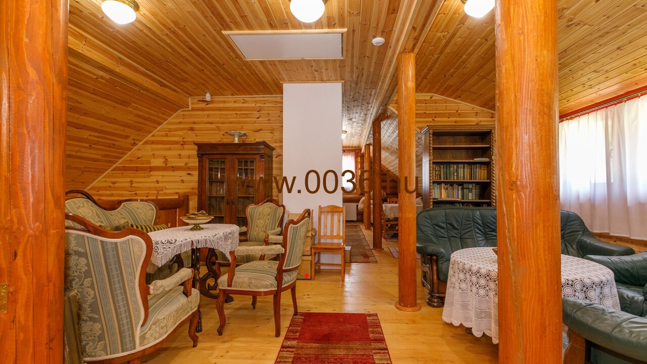 (AAAB) Original siebenbürgisches Blockhaus als echte Kuriosität (33563) — immocenter-hongarije-huis-kopen-33563-woonkamer-boven1