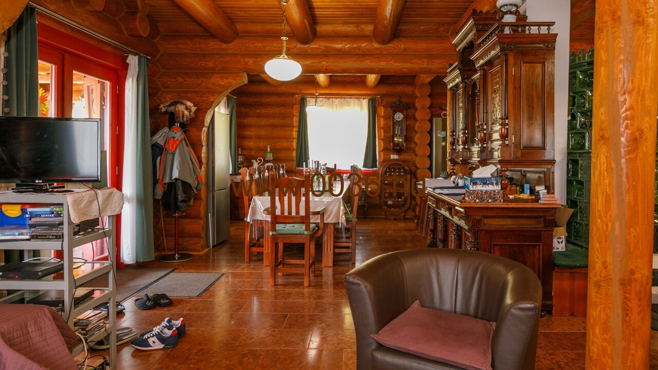 (AAAB) Original siebenbürgisches Blockhaus als echte Kuriosität (33563) — Immocenter-Hungría-Casa-Compra-33563-Salón-1