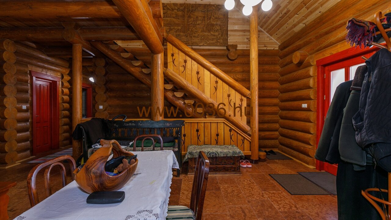 (AAAB) Original siebenbürgisches Blockhaus als echte Kuriosität (33563) — Immocenter-Hungría-Casa-Compra-33563-Salón-3