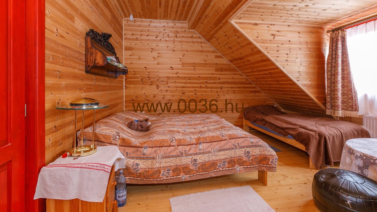 (AAAB) Original siebenbürgisches Blockhaus als echte Kuriosität (33563) — Immocenter-Hungría-Casa-Compra-33563-Habitaciones-Planta Alta1