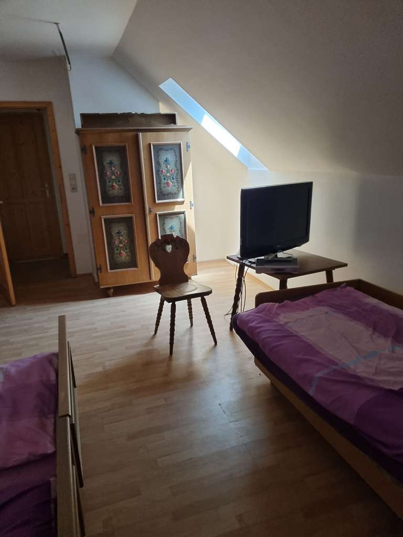 2 Einfamilienhäuser mit großem Grundstück und Badeteich (WH3775) — -