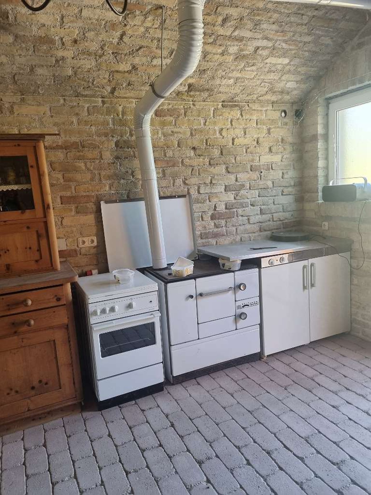 2 Einfamilienhäuser mit großem Grundstück und Badeteich (WH3775) — -