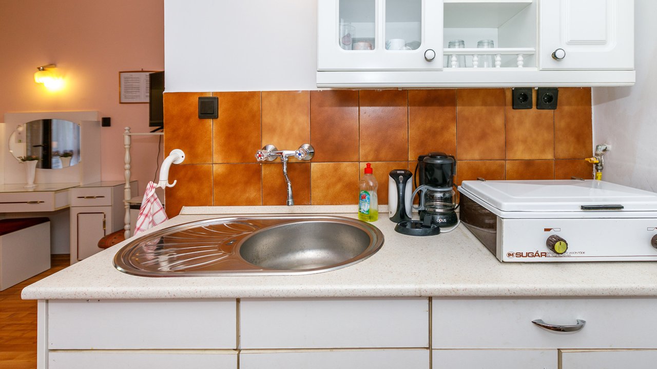 (ABB) Hotel-Pension am Balaton Nordufer in guter zentraler Lage (66155) — Apartment