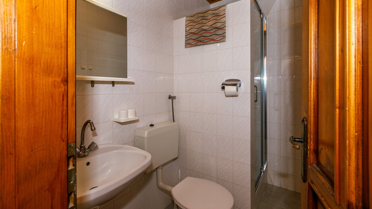 (ABB) Hotel-Pension am Balaton Nordufer in guter zentraler Lage (66155) — Hotelzimmer Bad
