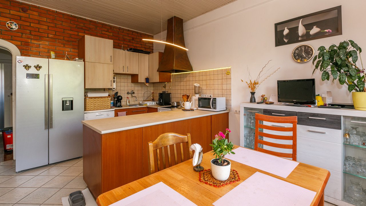 (ABB) Hotel-Pension am Balaton Nordufer in guter zentraler Lage (66155) — Privatwohnung