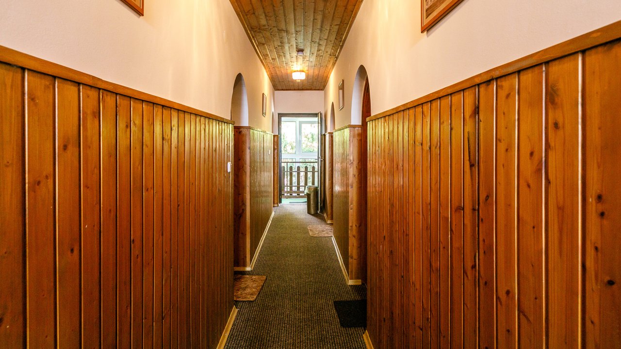 (ABB) Hotel-Pension am Balaton Nordufer in guter zentraler Lage (66155) — Hotelzimmer Flur