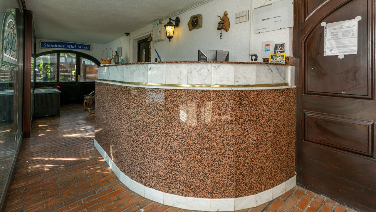 (ABB) Hotel-Pension am Balaton Nordufer in guter zentraler Lage (66155) — Rezeption