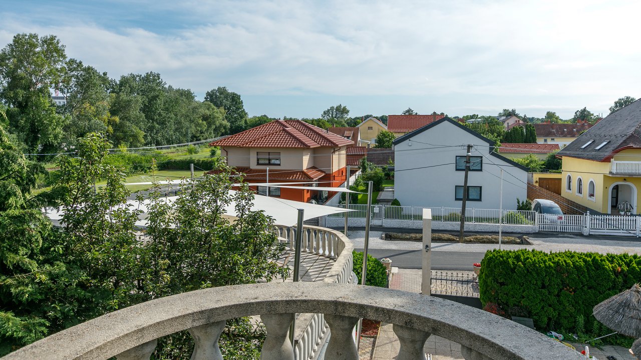 (ABB) Hotel-Pension am Balaton Nordufer in guter zentraler Lage (66155) — Hotelzimmer Balkon