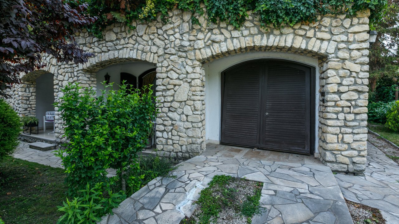 (ABB) Hotel-Pension am Balaton Nordufer in guter zentraler Lage (66155) — Garage