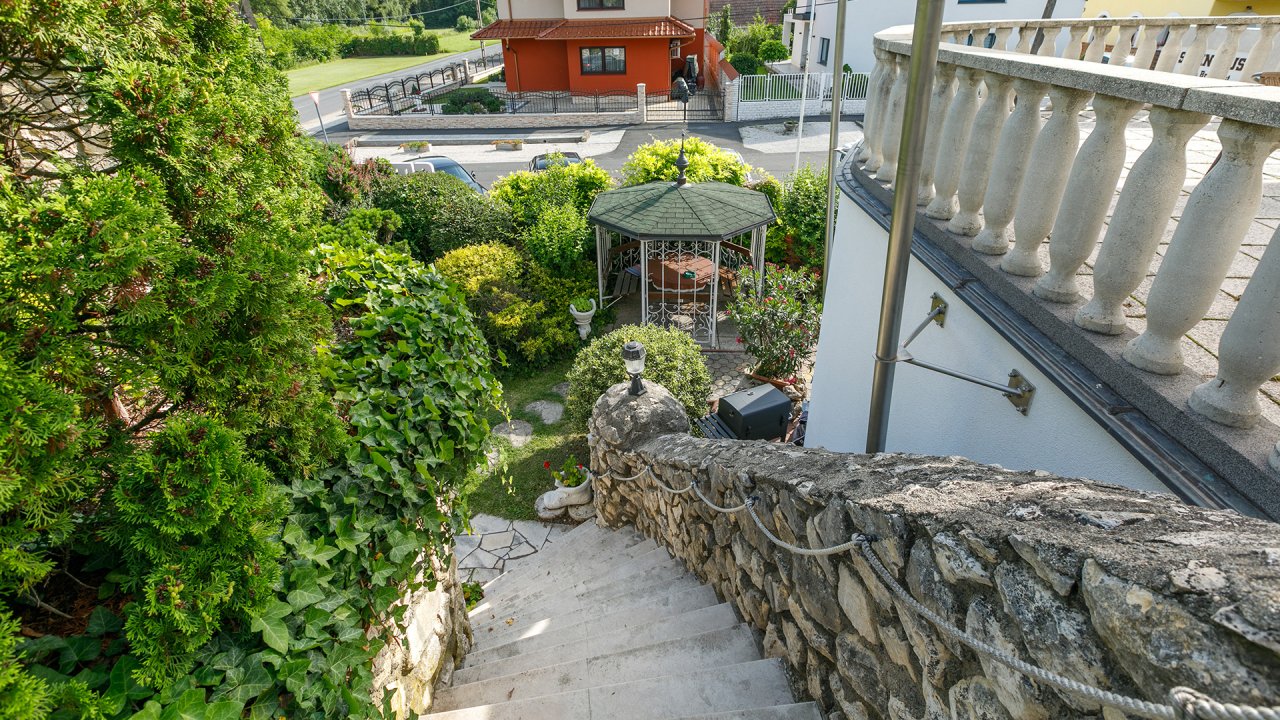 (ABB) Hotel-Pension am Balaton Nordufer in guter zentraler Lage (66155)