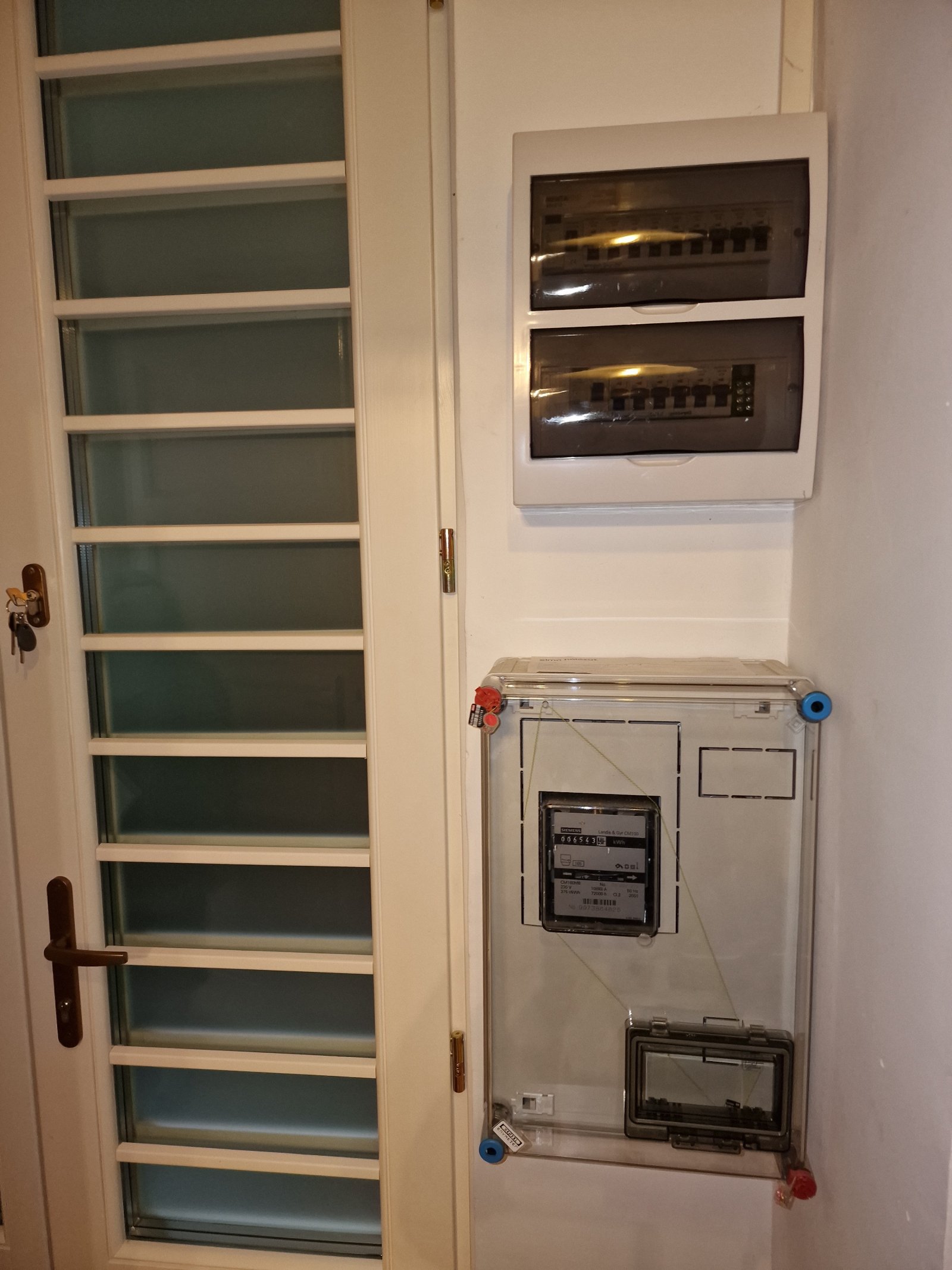 (AABB) Eigentumswohnung im 1.Distrikt von Budapest gegenüber dem Parlament (HCM66-2) — Neue Elektirk