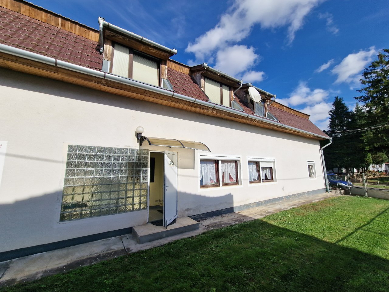 Großzügiges 2-Familienhaus in ruhiger Lage Nähe Angelteichen (ABA)