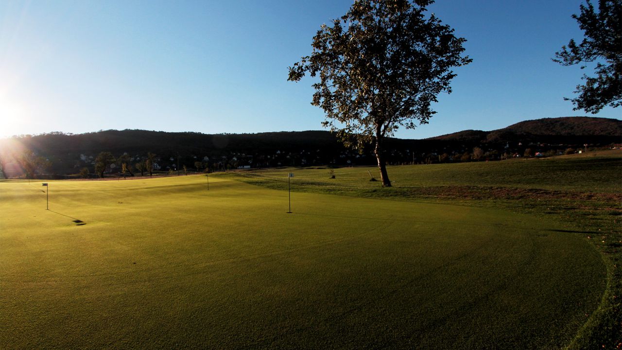 Einzigartige Investitionsmöglichkeit am Balaton: Golfplatz & Segelhafen (44024)