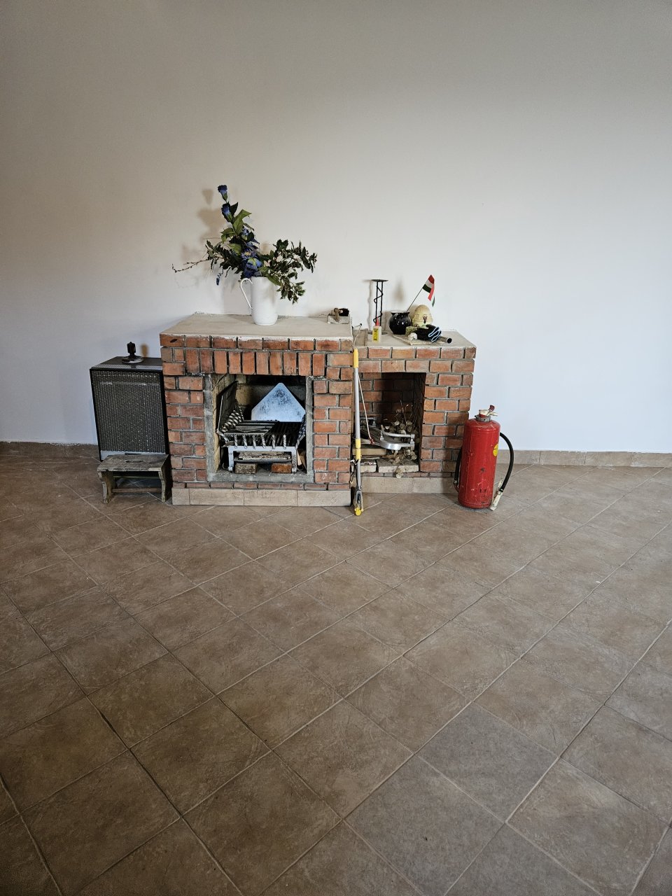 (ABA) Großes Landhaus oberhalb von Zalaegerzeg mit viel Potential (CM053-B) — Living room