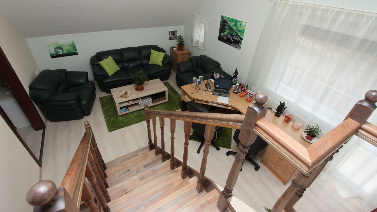 (AA) Großflächige Immobilie mit Wohnung, Geschäftsräumen und Restaurant (11739-3)
