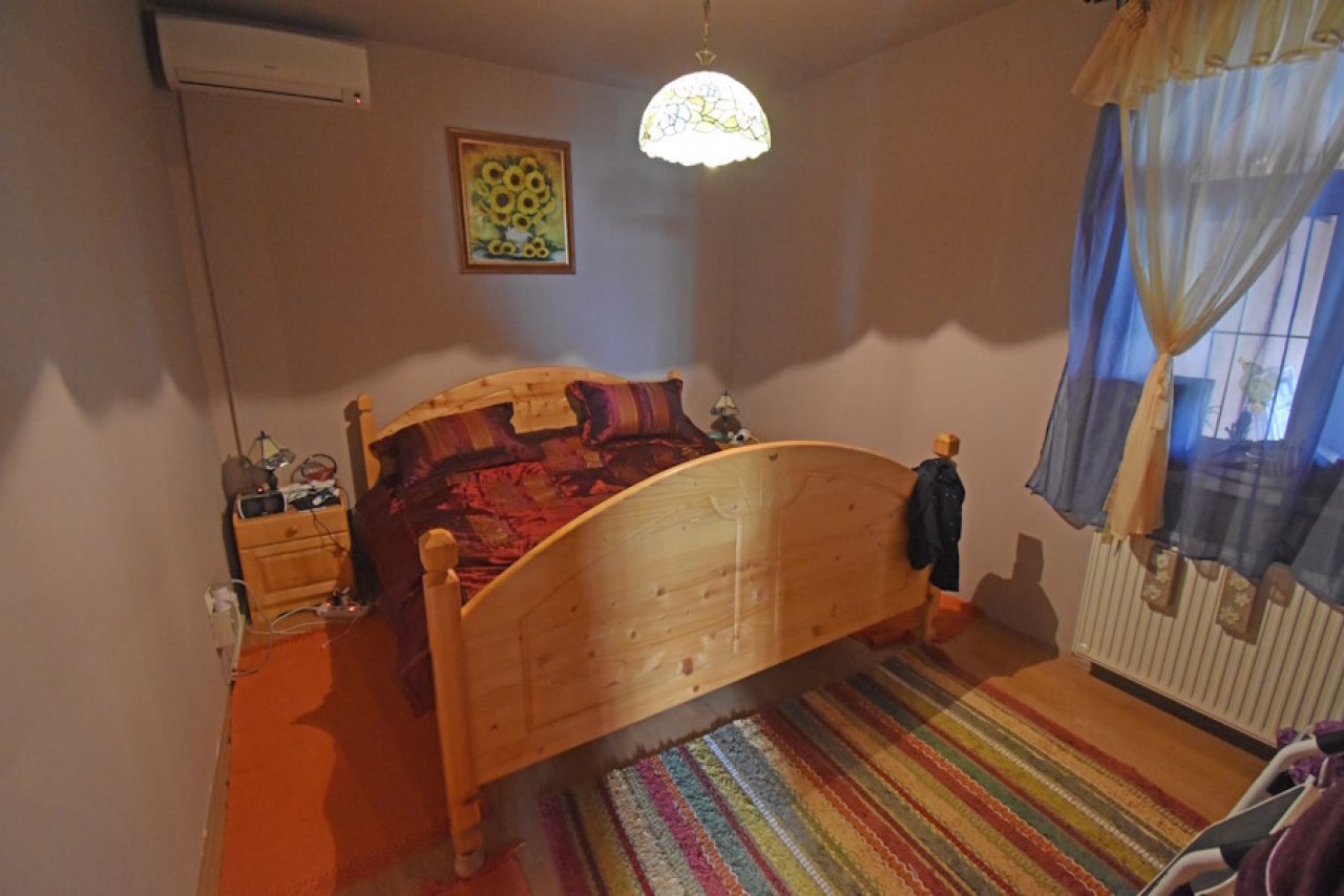 Neuwertiges großes Familienhaus (AAA) (FER1711)
