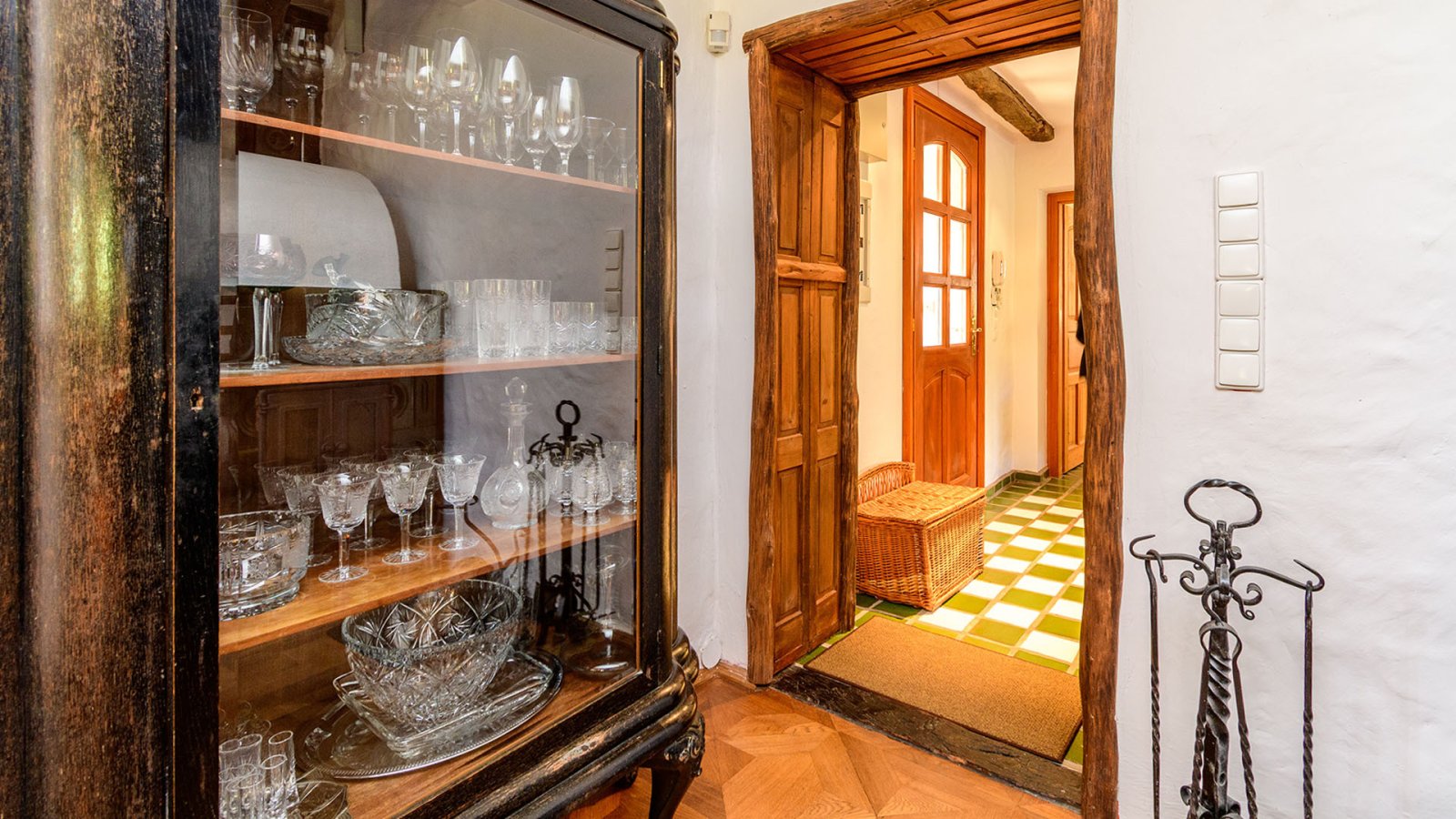 Außergewöhnliches, diskretes Anwesen im traditionellen Stil mit Panormablick und großem Grundstück am Nordufer des Balaton (AAA-33768) (33768)