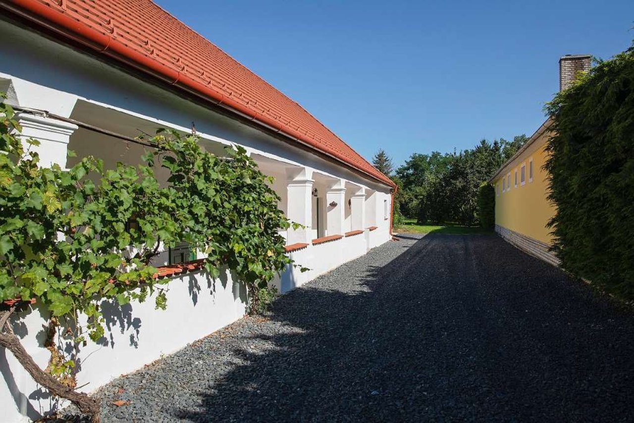 Wunderschönes rustikales Bauernhaus (AAAB) (WH0254-3) — -