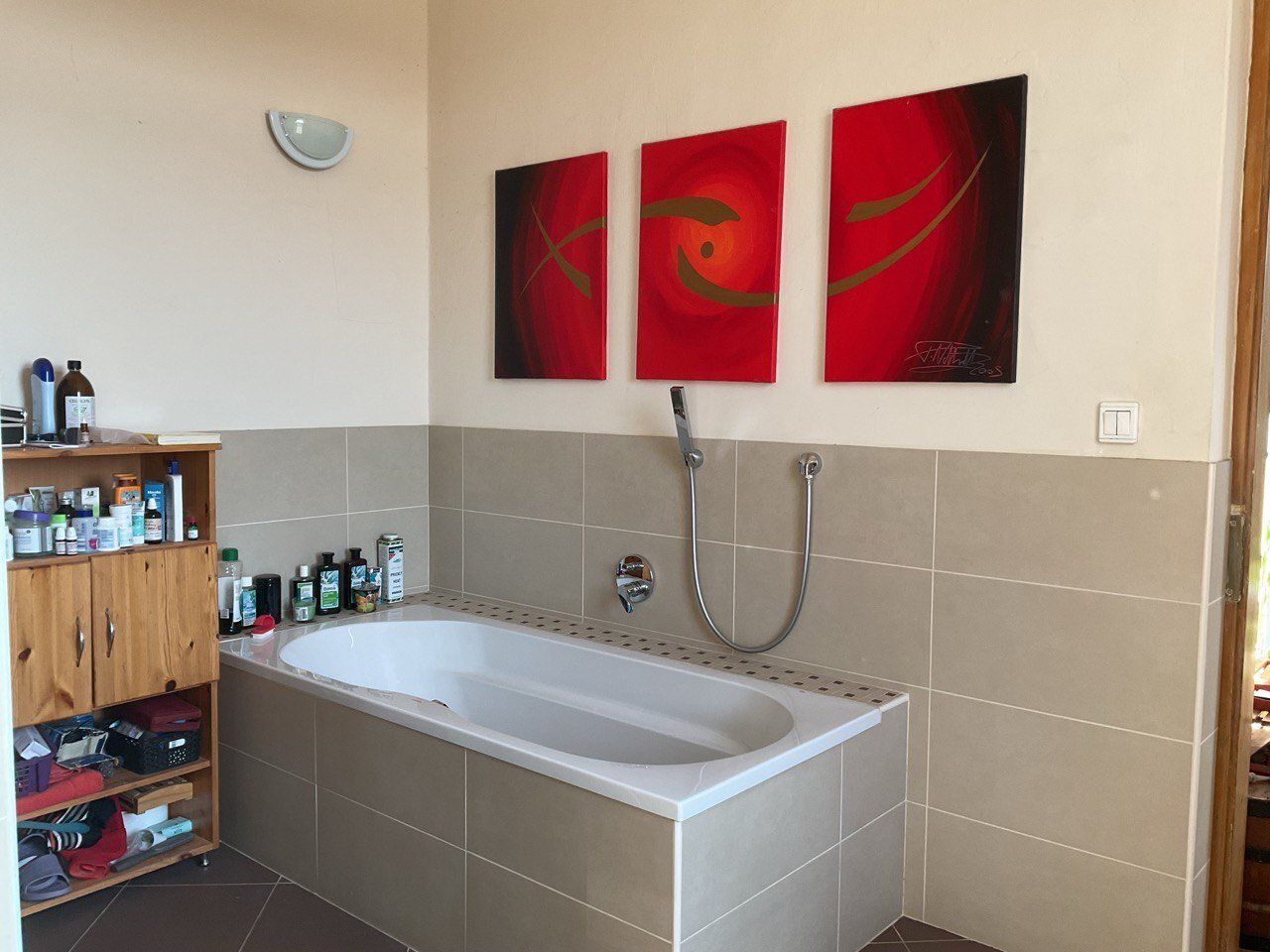 Hof mit 3 Wohnhäusern und Nebengebäuden sowie 8,3 ha Land (ANZ414) — photo -- --
