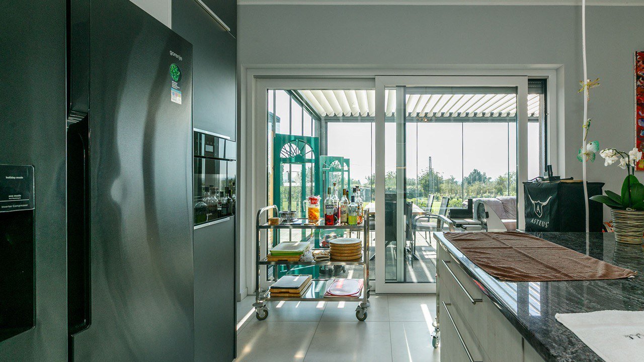 Außergewöhnliche Neubau-Villa mit Seeblick am Nordufer des Balaton (33434)