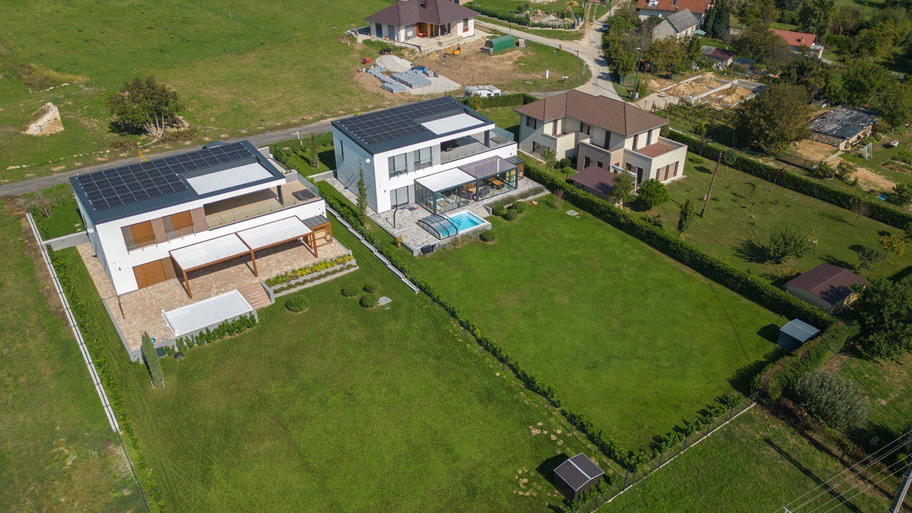 Außergewöhnliche Neubau-Villa mit Seeblick am Nordufer des Balaton (33434)