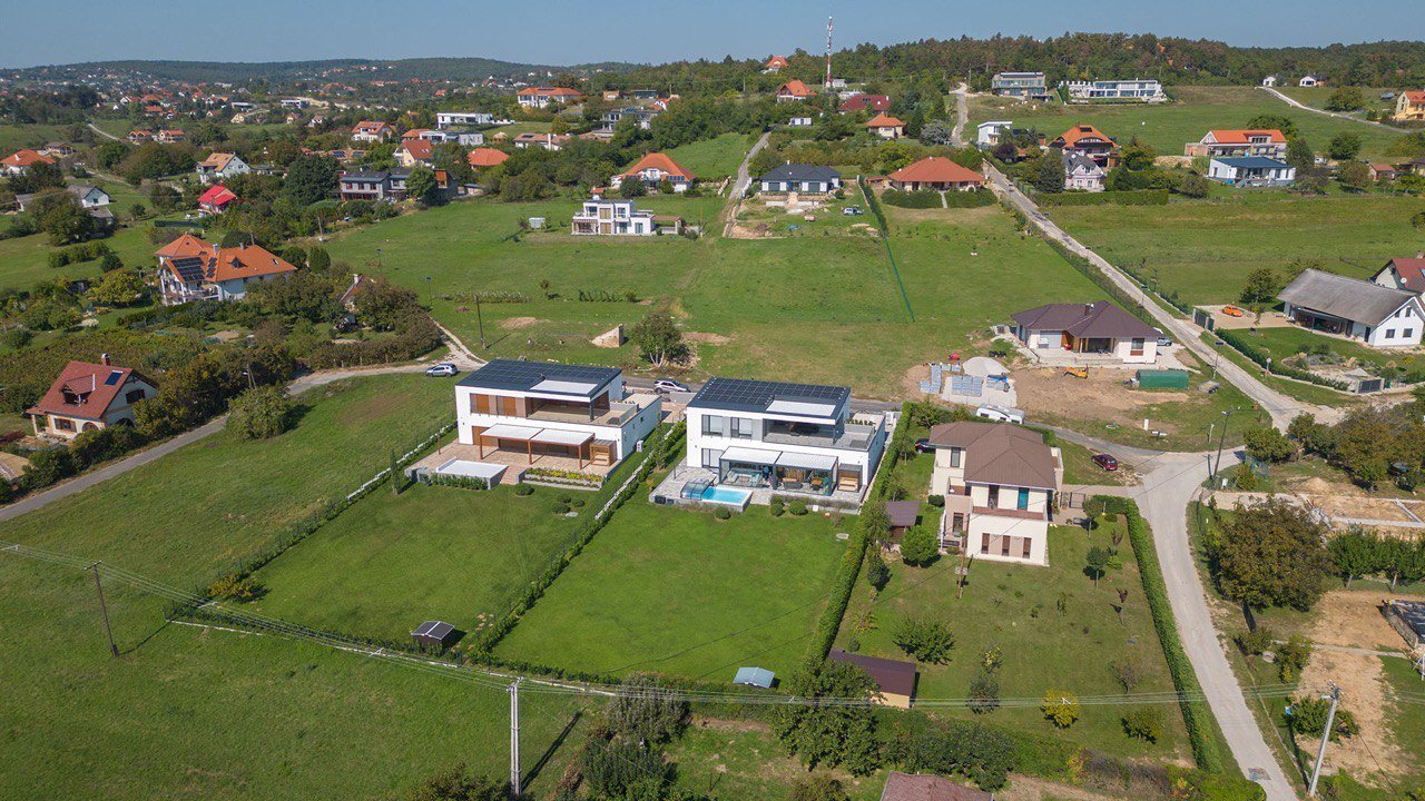 Außergewöhnliche Neubau-Villa mit Seeblick am Nordufer des Balaton (33434)