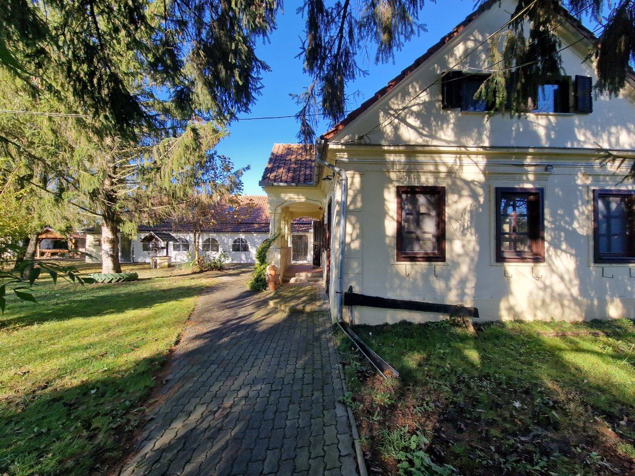(ABA) Jugend-Landschulheim, Sportpension, Ferienlager oder? (CM045-2)
