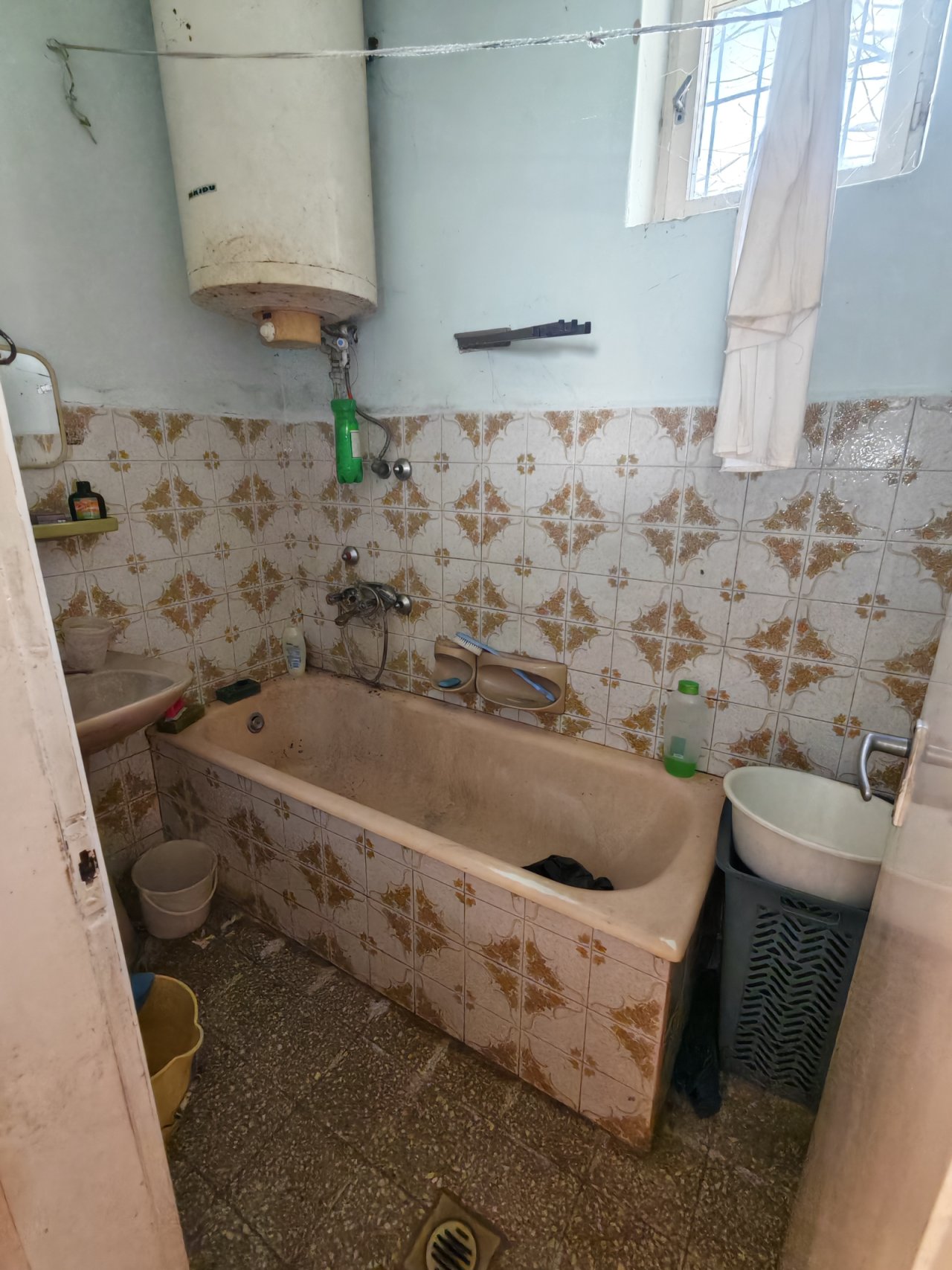 Großes Wohnhaus in netter Lage bietet ein enormes Potential (BCA) (CM197)