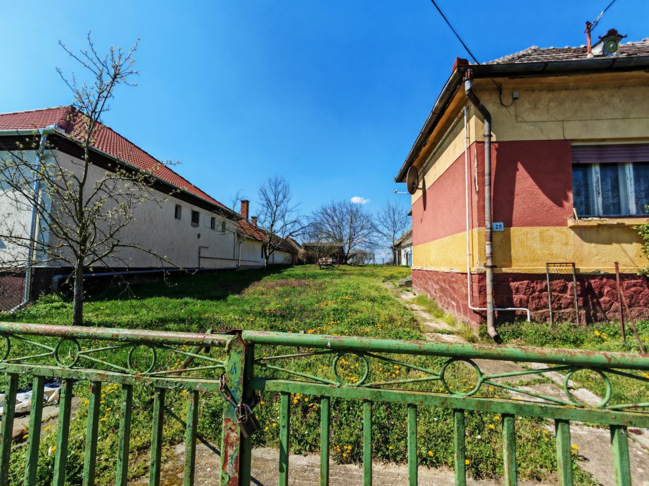 Großes Wohnhaus in netter Lage bietet ein enormes Potential (BCA) (CM197) — Imagen