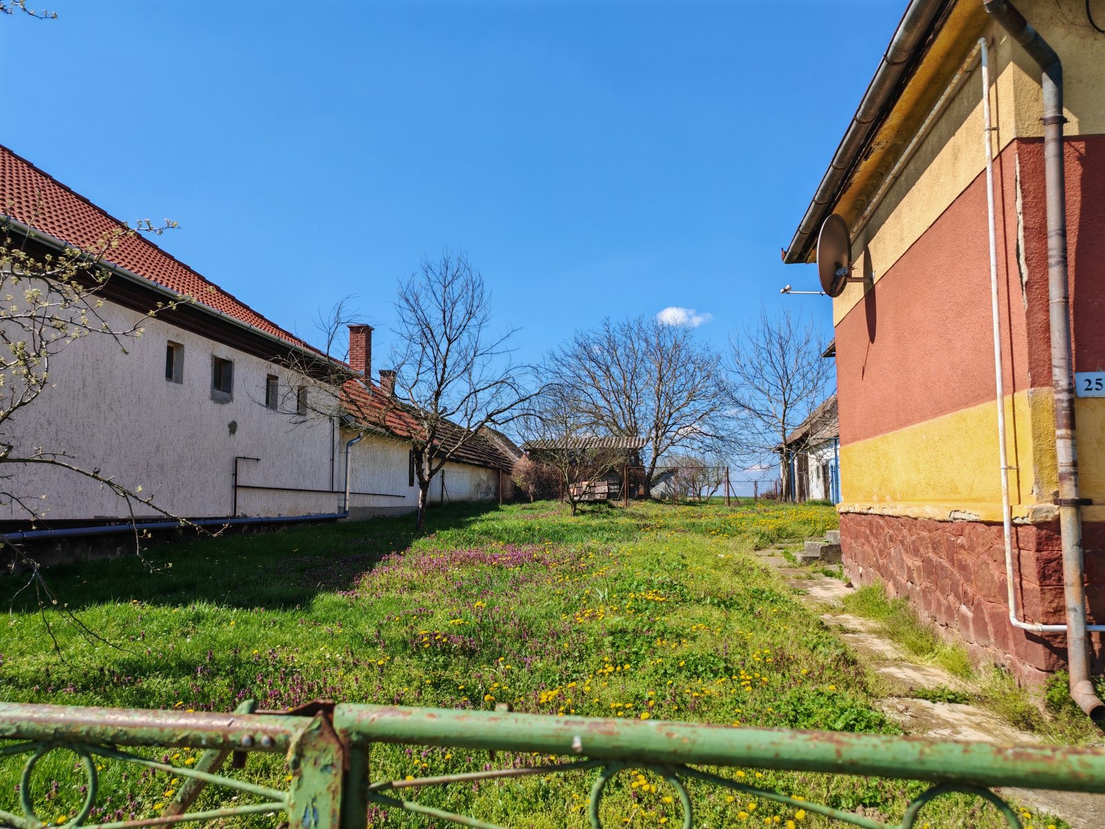 Großes Wohnhaus in netter Lage bietet ein enormes Potential (BCA) (CM197)