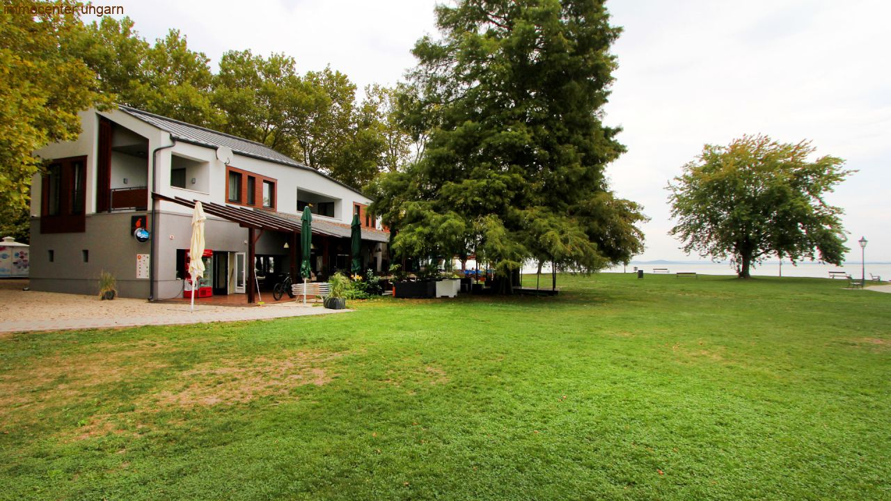 Ferienwohnung & Restaurant direkt am Nordufer des Plattensee (AAA-88112)