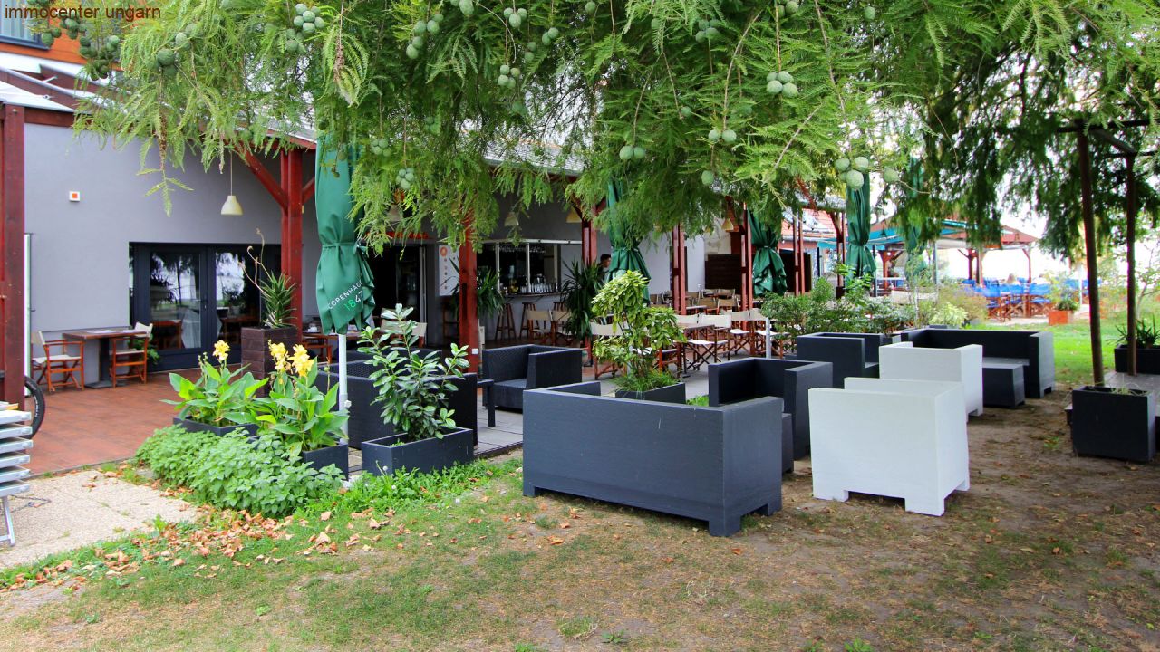 Ferienwohnung & Restaurant direkt am Nordufer des Plattensee (AAA-88112)