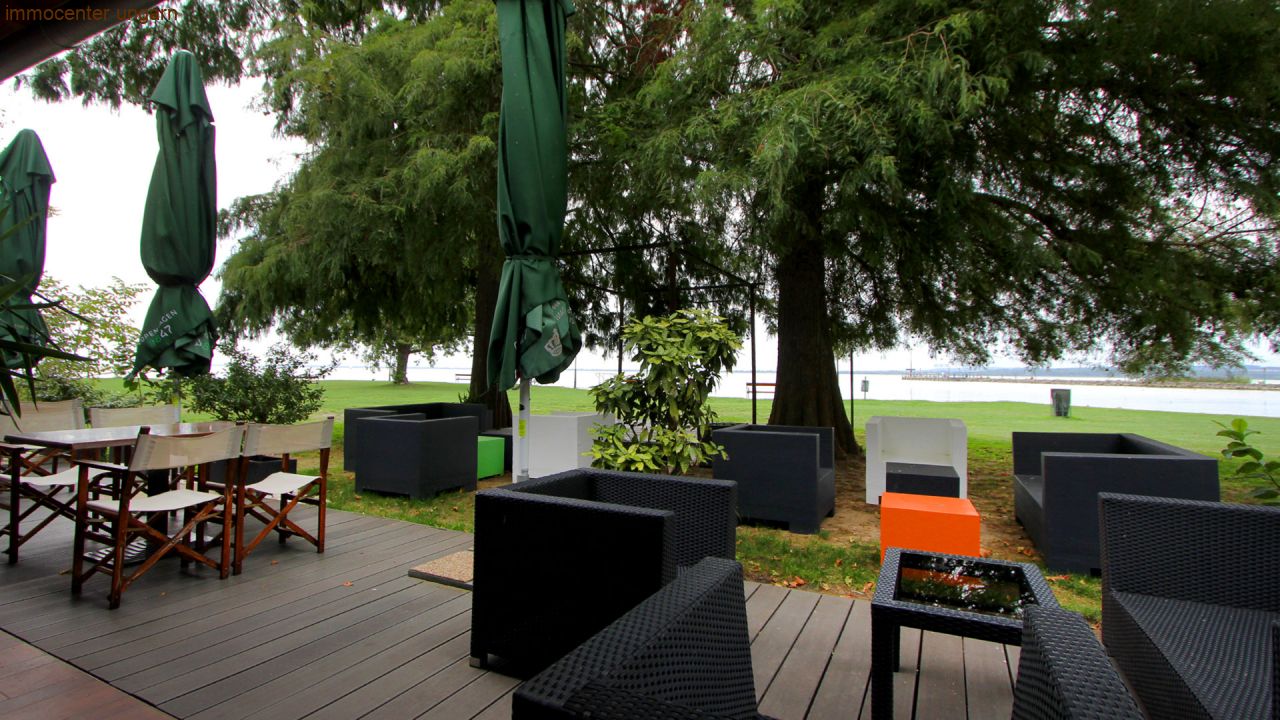 Ferienwohnung & Restaurant direkt am Nordufer des Plattensee (AAA-88112)