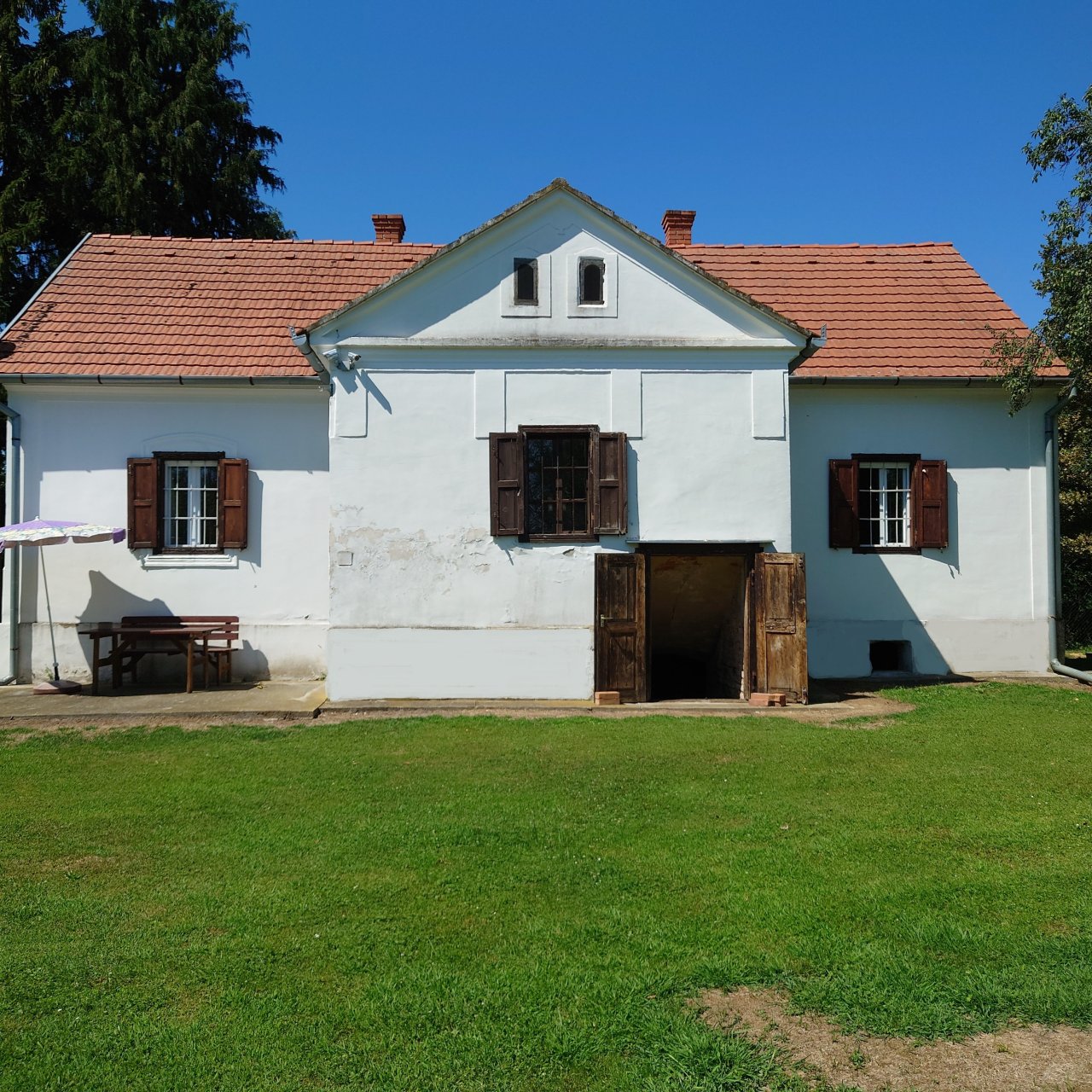 Renoviertes Herrenhaus mit großem Grundstück, ideal für Pferdebesitzer &amp; Ruhesuchende (HCM112-3)