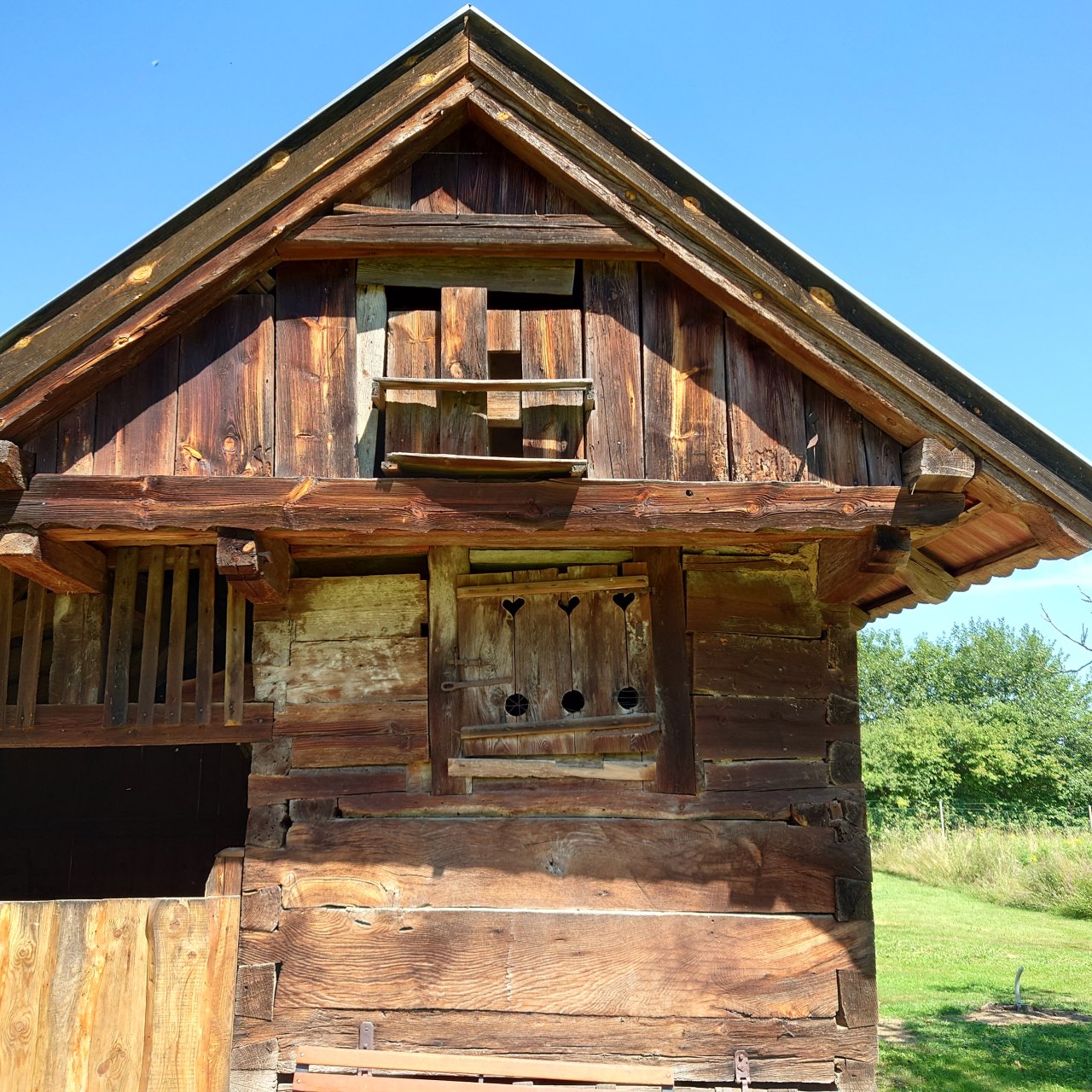Renoviertes Herrenhaus mit großem Grundstück, ideal für Pferdebesitzer & Ruhesuchende (HCM112-3)