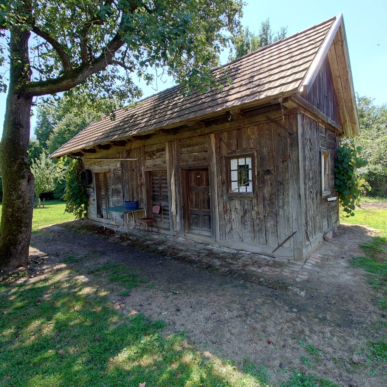 Renoviertes Herrenhaus mit großem Grundstück, ideal für Pferdebesitzer &amp; Ruhesuchende (HCM112-3)