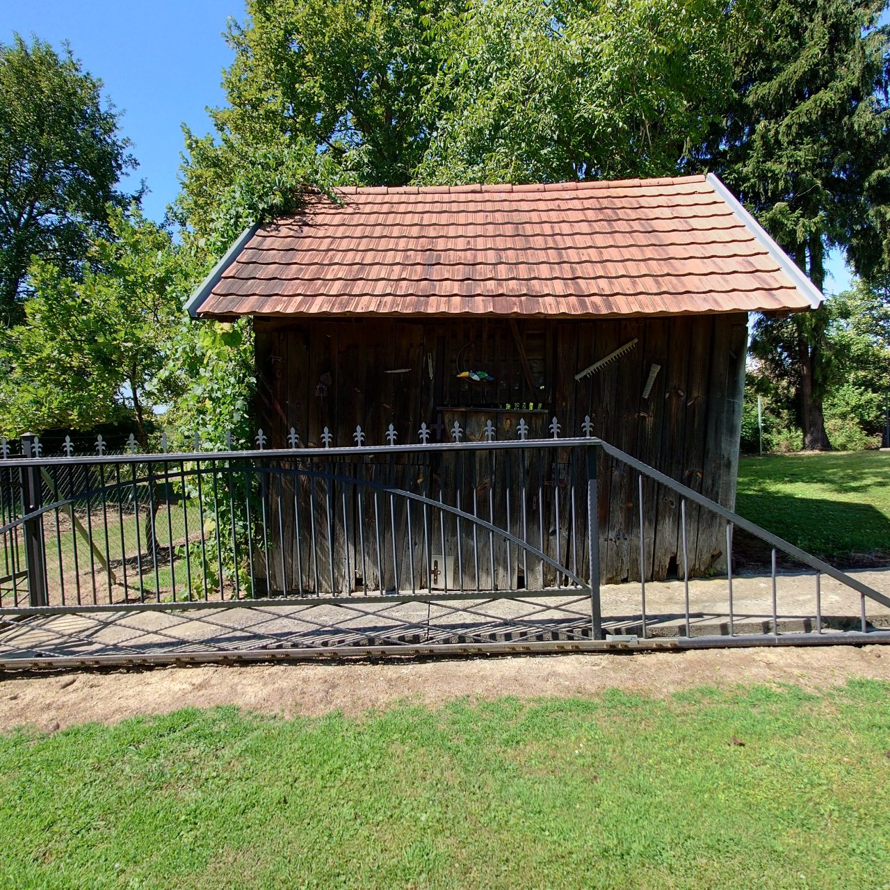 Renoviertes Herrenhaus mit großem Grundstück, ideal für Pferdebesitzer & Ruhesuchende (HCM112-3)