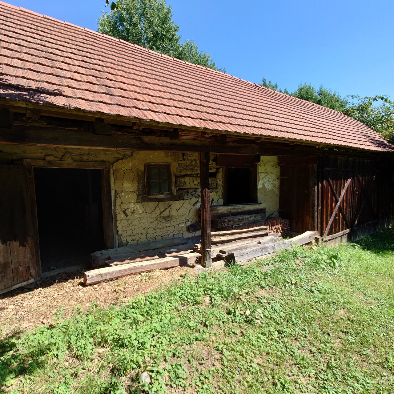 Renoviertes Herrenhaus mit großem Grundstück, ideal für Pferdebesitzer & Ruhesuchende (HCM112-3)
