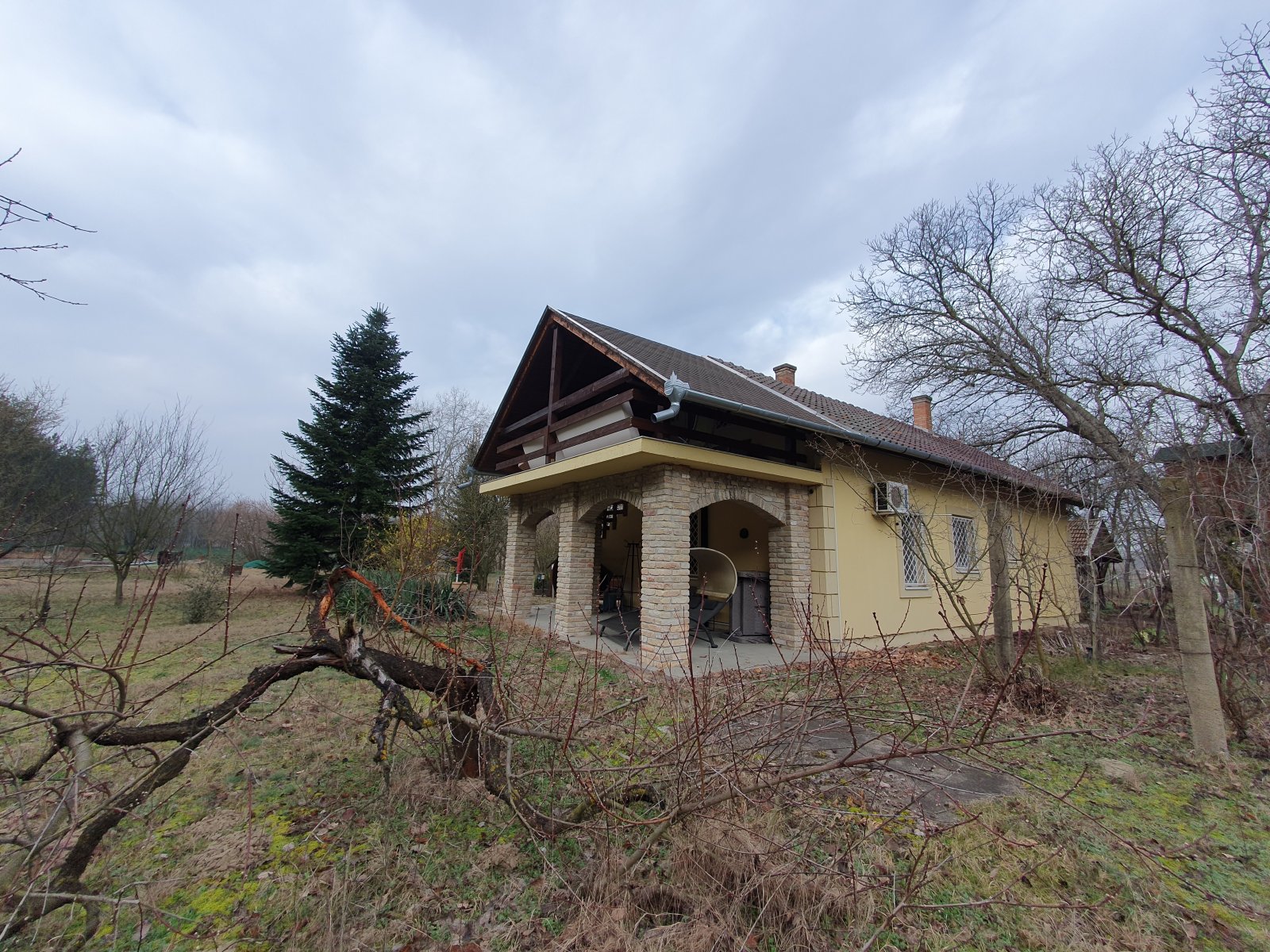 (BAA) Familienhaus mit Teich und großem Grundstück in Ruhelage (CM117-4)
